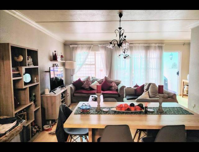 3 BEDROOM TOWNHOUSE FOR SALE IN BEDFORD GARDENS